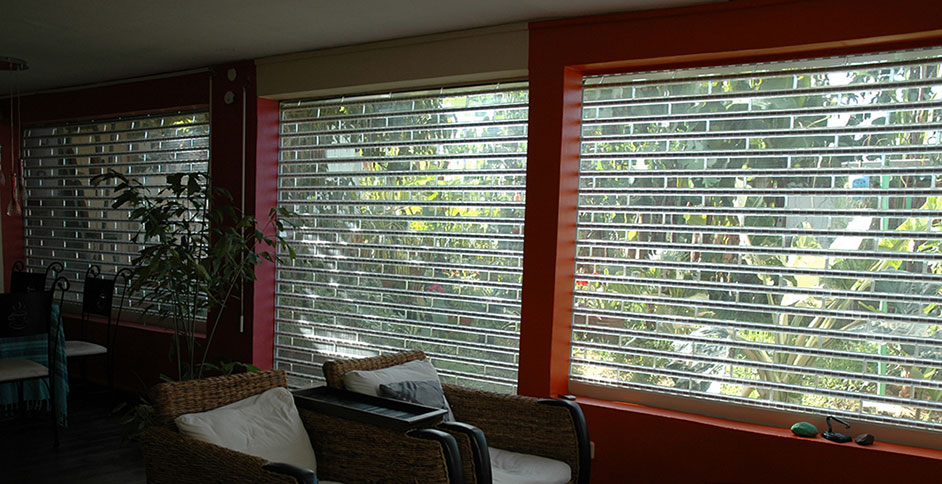 Otomatik Transpa Forza Şeffaf Kepenk Örneği